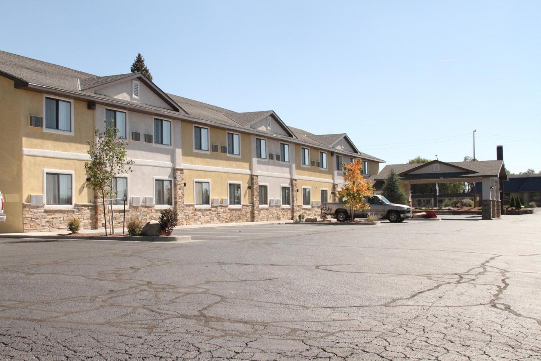 Super 8 By Wyndham Montrose Motel Exterior photo