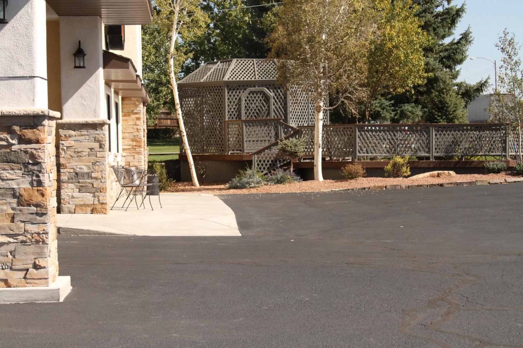 Super 8 By Wyndham Montrose Motel Exterior photo