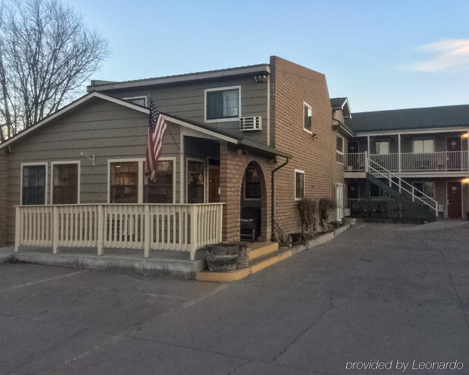 Super 8 By Wyndham Montrose Motel Exterior photo